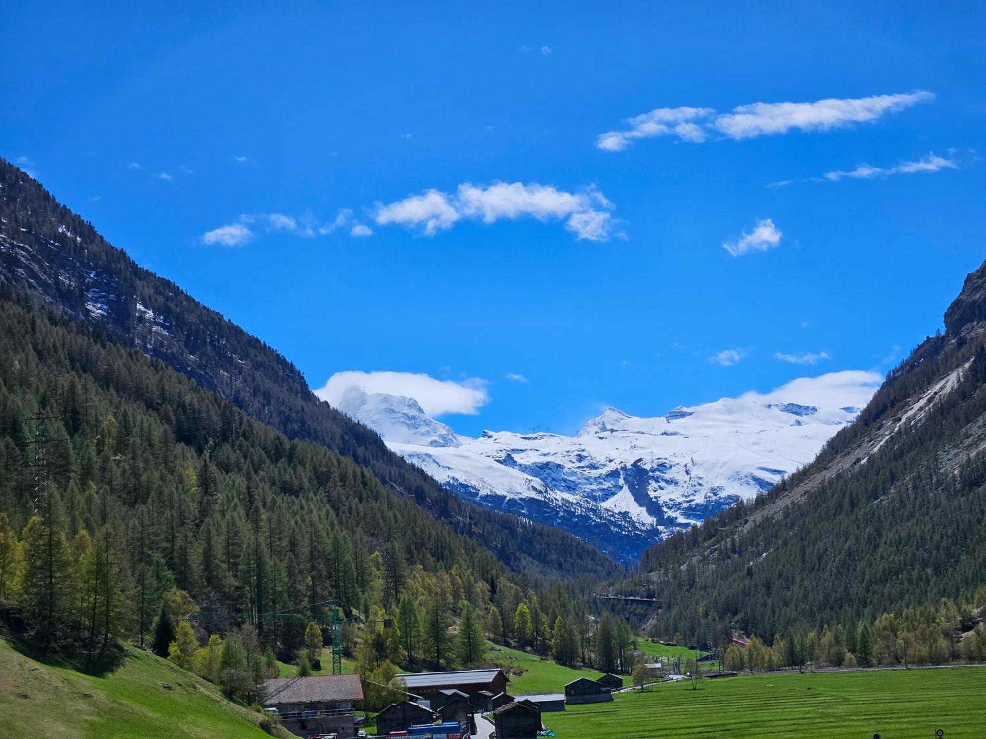 Apartment Klein Matterhorn - Haus Miranda Täsch Eksteriør billede