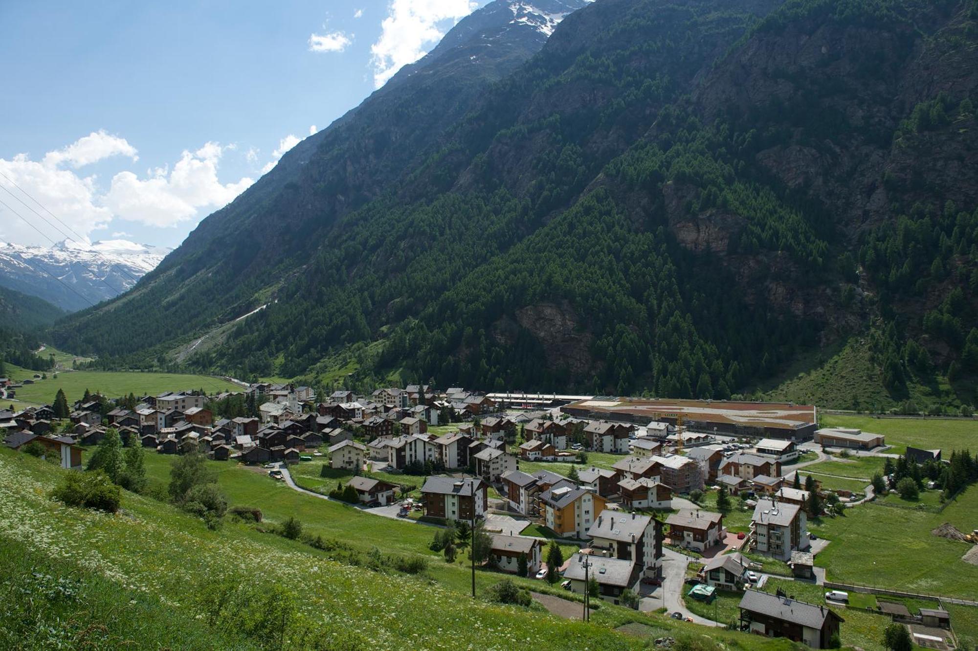 Apartment Klein Matterhorn - Haus Miranda Täsch Eksteriør billede